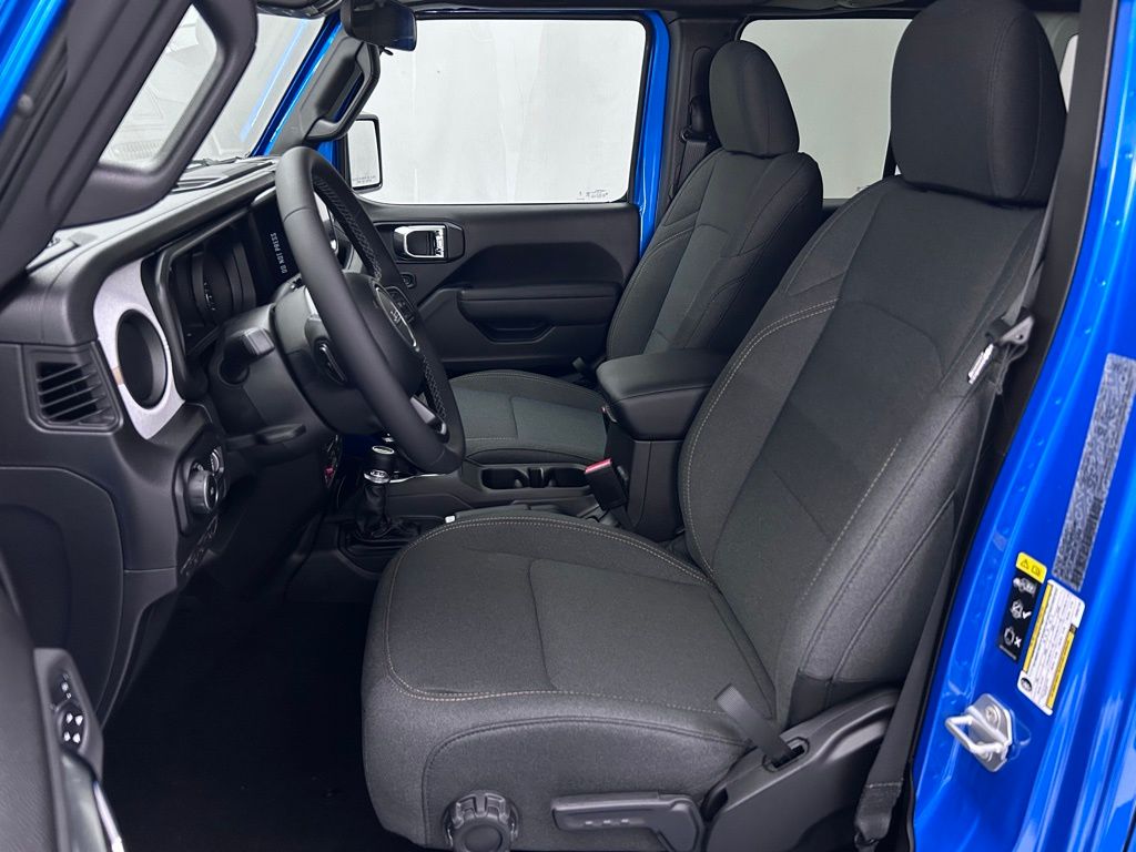 2025 Jeep Wrangler 4-Door Willys - Photo 21