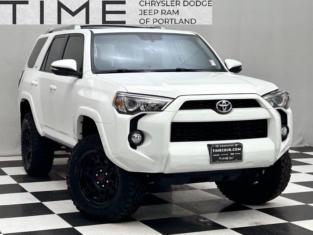 2015 Toyota 4Runner SR5's photo
