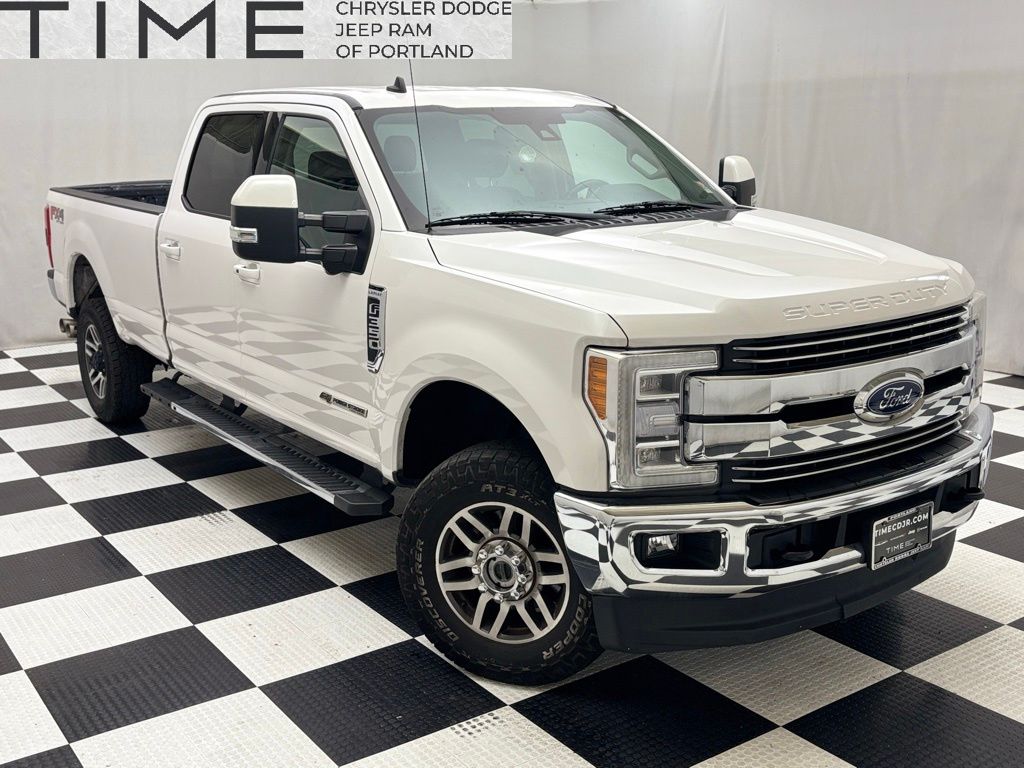 2019 Ford F-350 Super Duty Lariat's photo