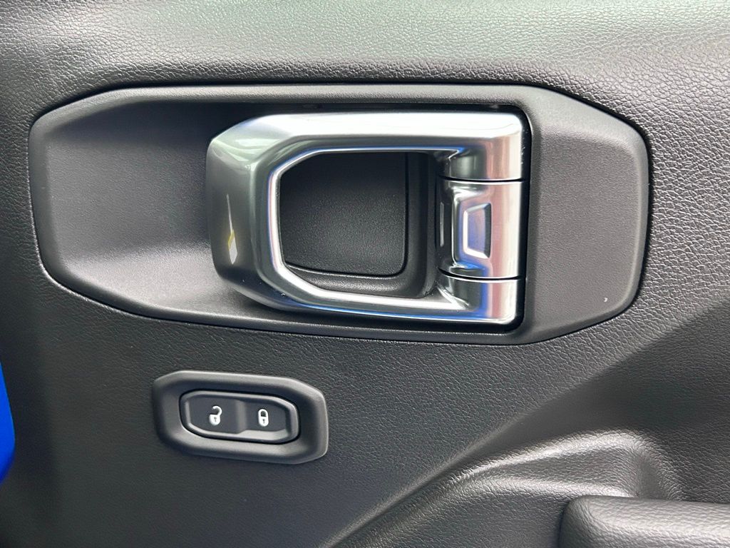 2025 Jeep Wrangler 4-Door Willys - Photo 34