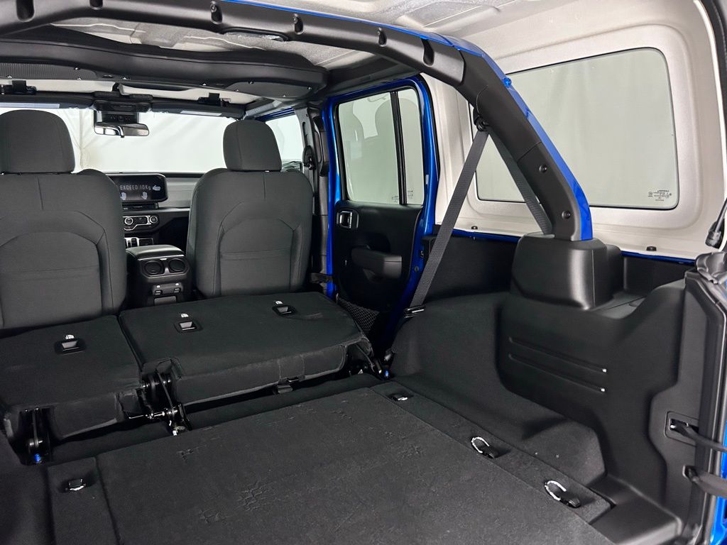2025 Jeep Wrangler 4-Door Willys - Photo 18