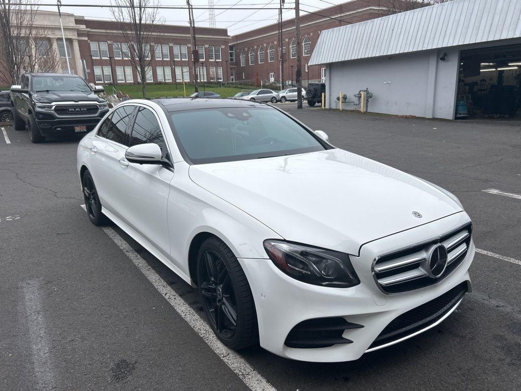 2018 Mercedes Benz E 300 Sedan photo 3