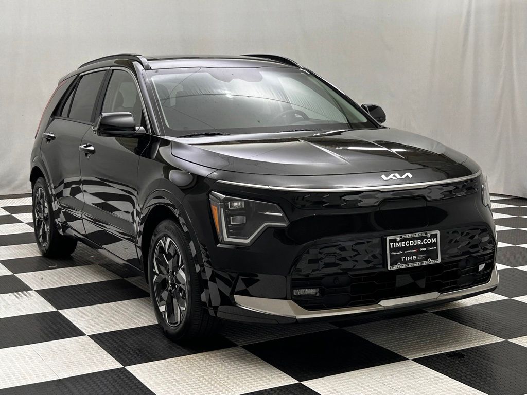 Used 2024 Kia Niro Wave with VIN KNDCT3L16R5109329 for sale in Portland, OR