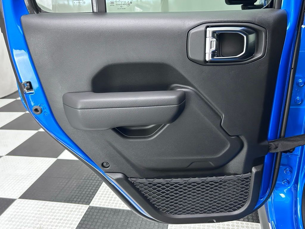 2025 Jeep Wrangler 4-Door Willys - Photo 25