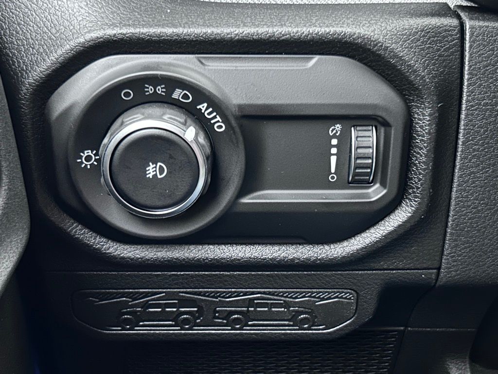 2025 Jeep Wrangler 4-Door Willys - Photo 40