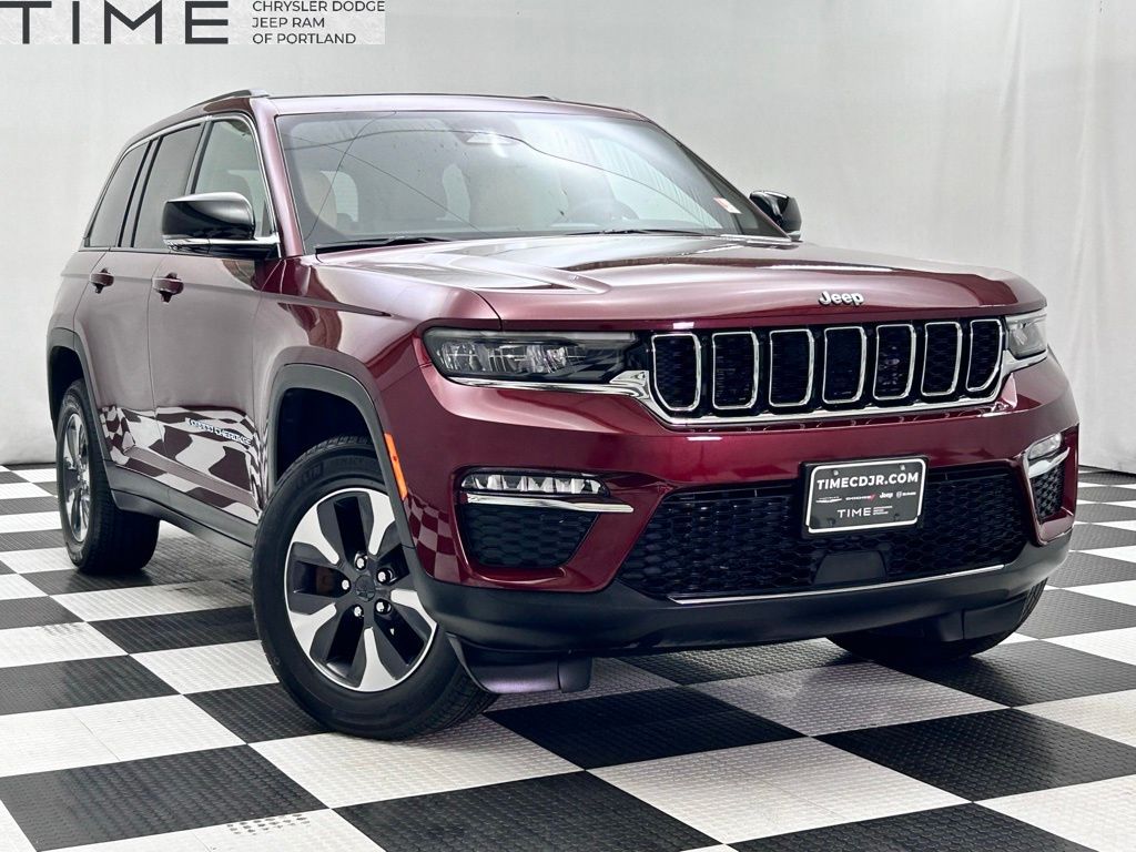 2022 Jeep Grand Cherokee 4xe's photo