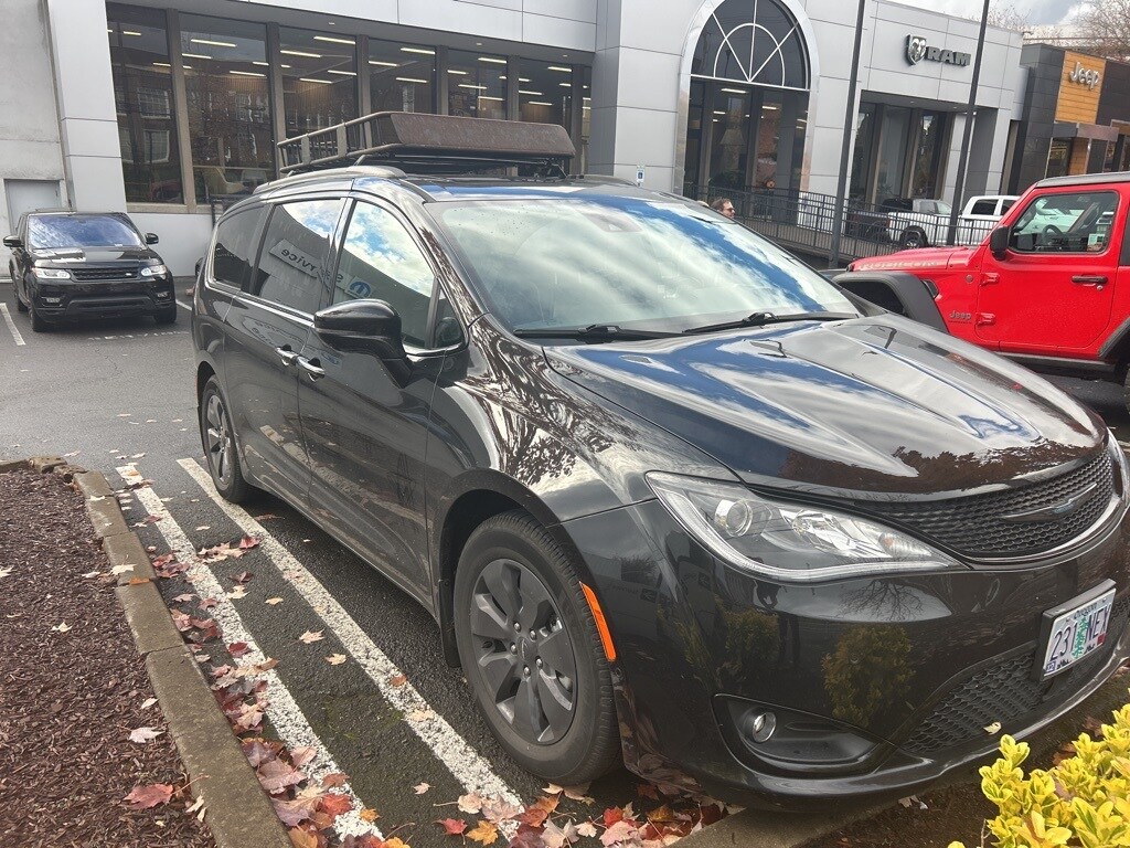 Used 2020 Chrysler Pacifica Hybrid Limited Minivan/Van