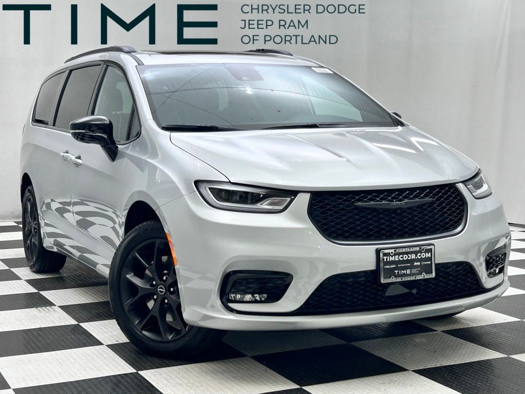 2026 Chrysler Pacifica Passenger Van 