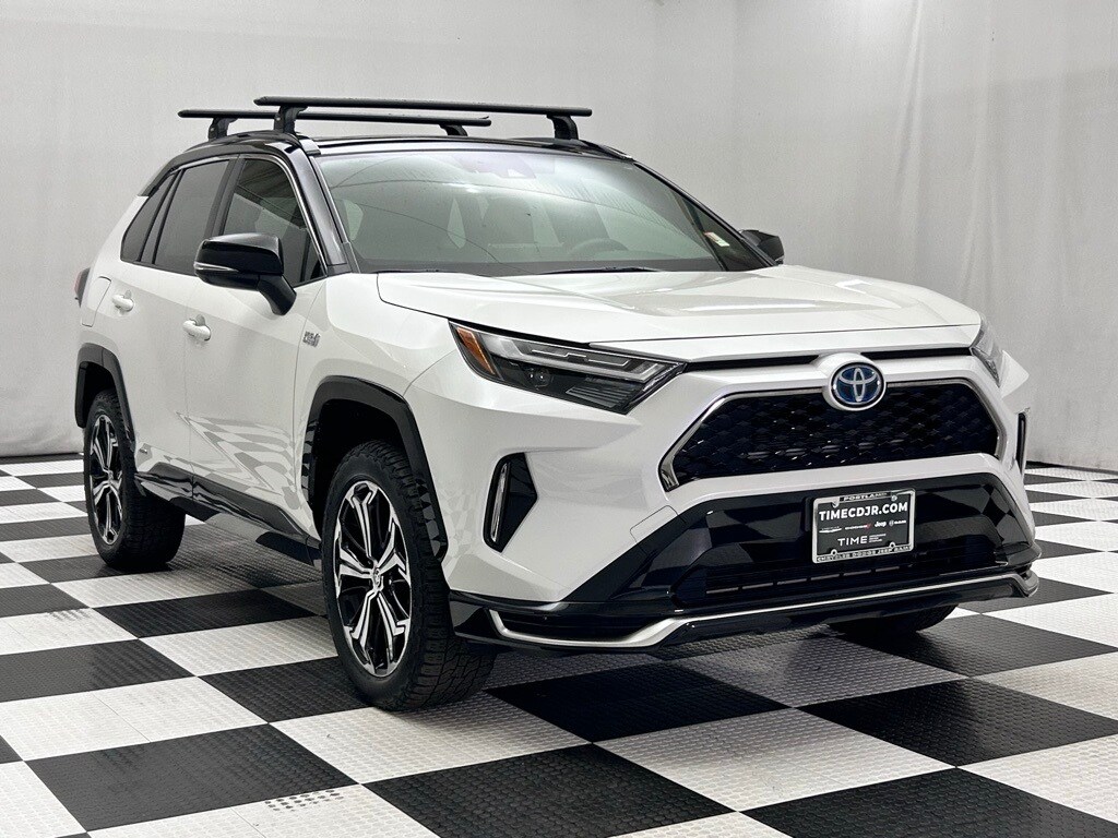 2022 Toyota RAV4 Prime XSE photo 2