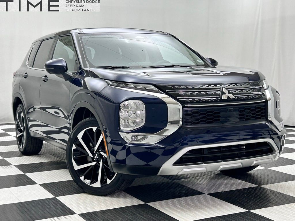 2024 Mitsubishi Outlander SE's photo