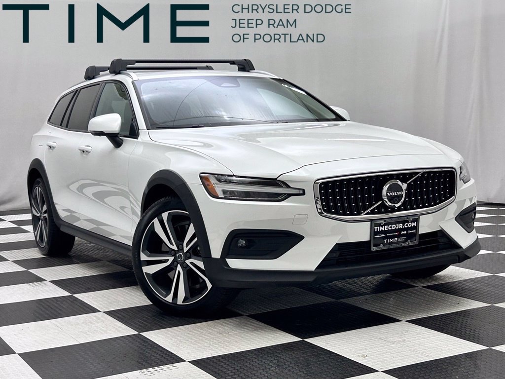 2025 Volvo V60 Cross Country