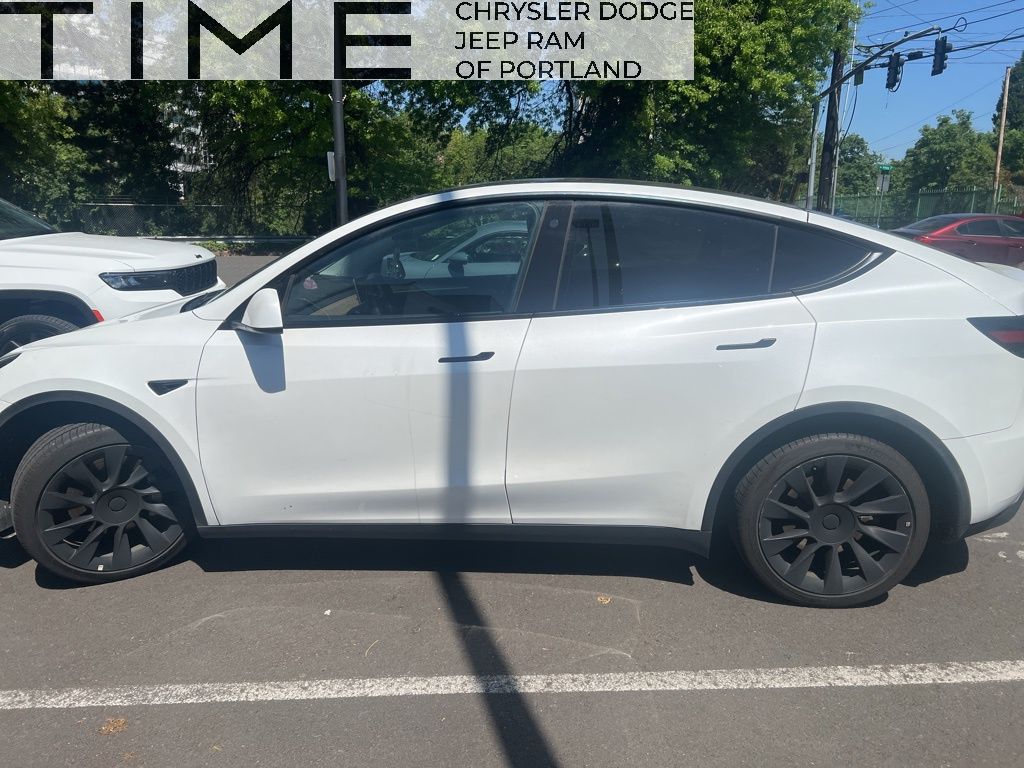 2023 Tesla Model Y Long Range Dual Motor All-Wheel Drive's photo