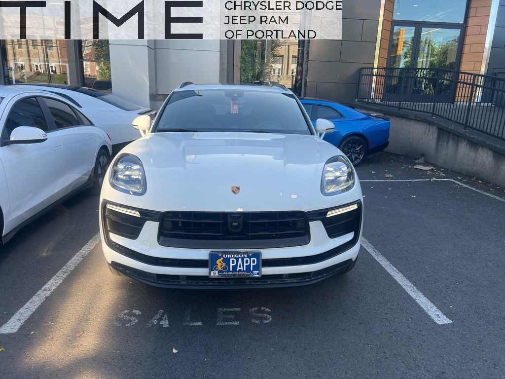 2024 Porsche Macan -'s photo