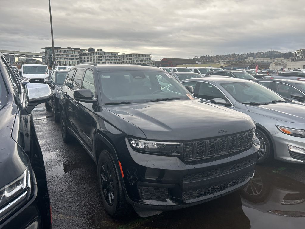 2024 Jeep Grand Cherokee Altitude photo 2