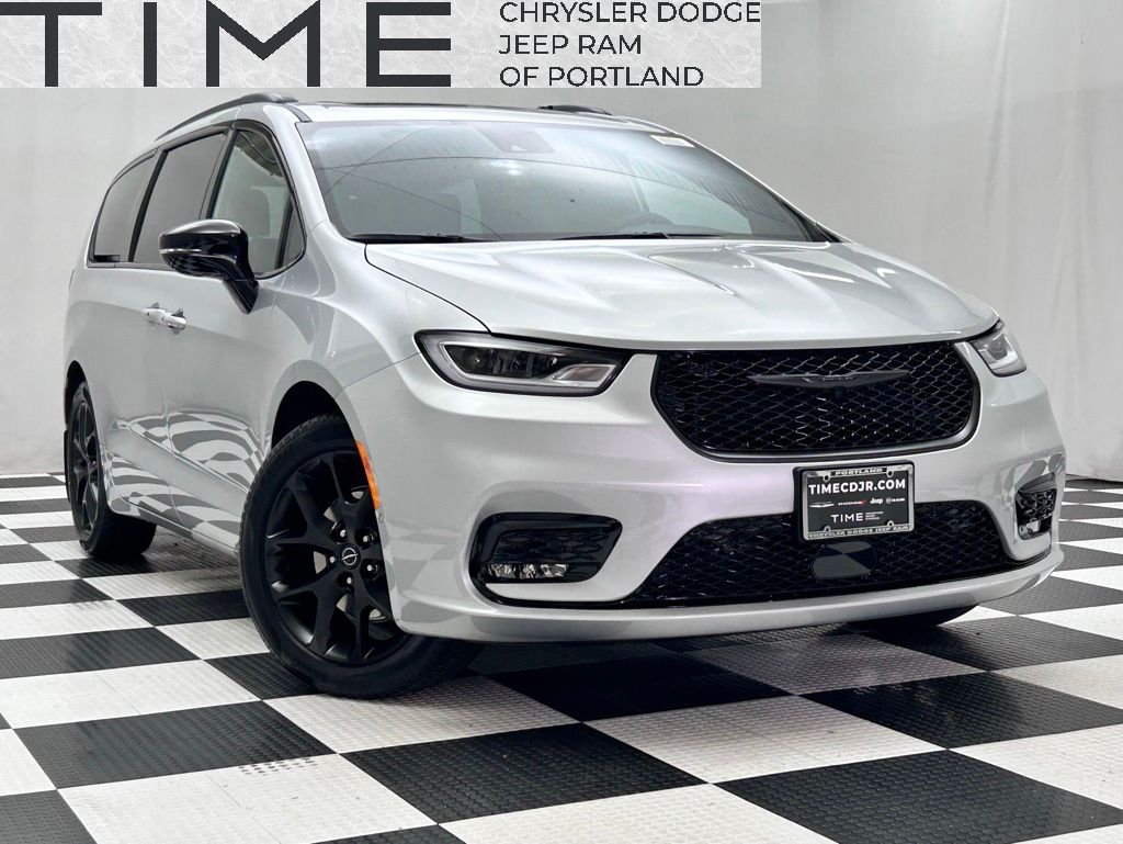 2026 Chrysler Pacifica Limited's photo