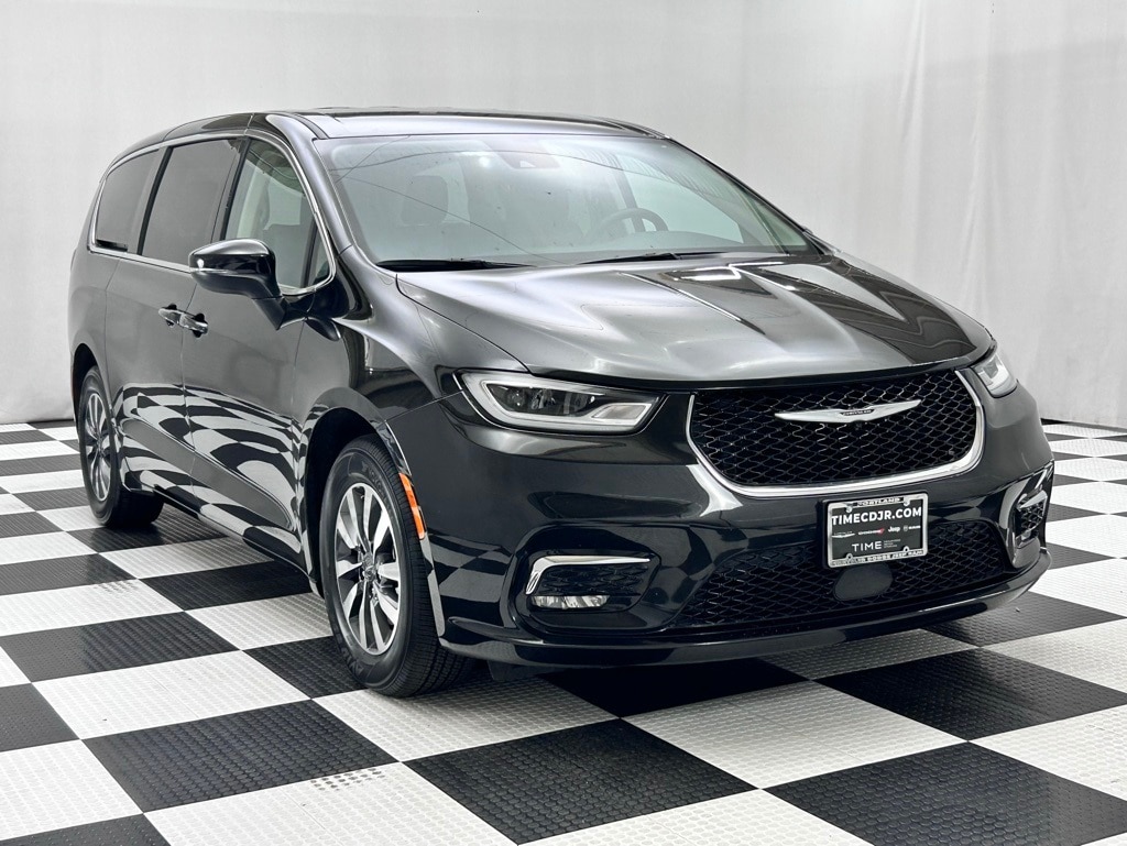 Used 2023 Chrysler Pacifica Hybrid Touring L with VIN 2C4RC1L76PR626021 for sale in Portland, OR