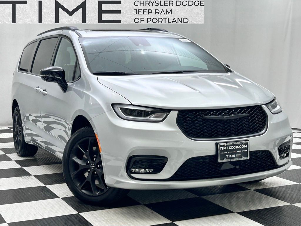 2026 Chrysler Pacifica Limited AWD's photo