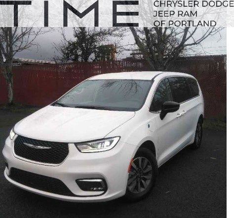 2024 Chrysler Pacifica PHEV Select's photo