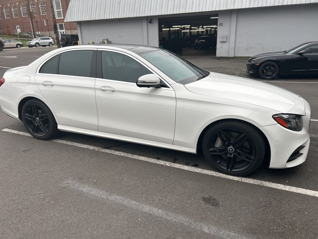 2018 Mercedes Benz E 300 Sedan photo 4