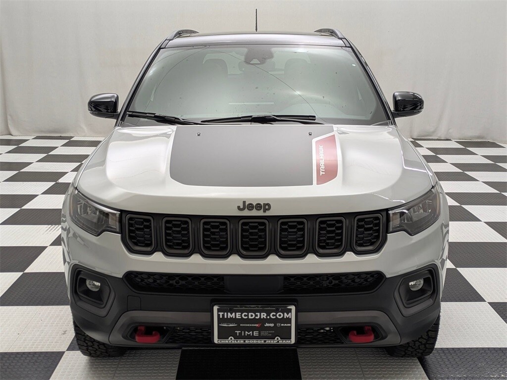 2025 Jeep Compass Trailhawk photo 2