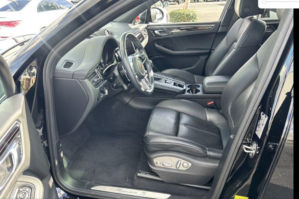 2020 Porsche Macan S photo 2