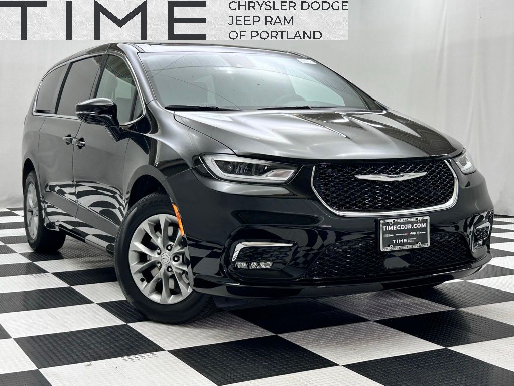 2026 Chrysler Pacifica Select's photo