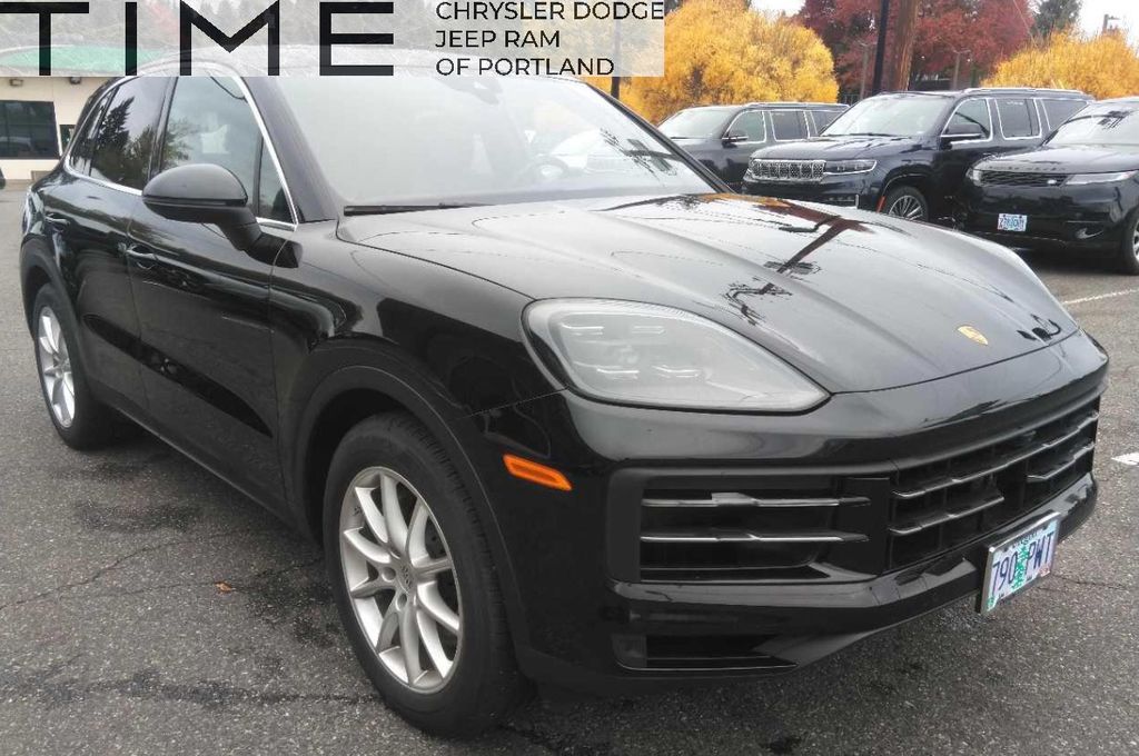 2024 Porsche Cayenne Base's photo