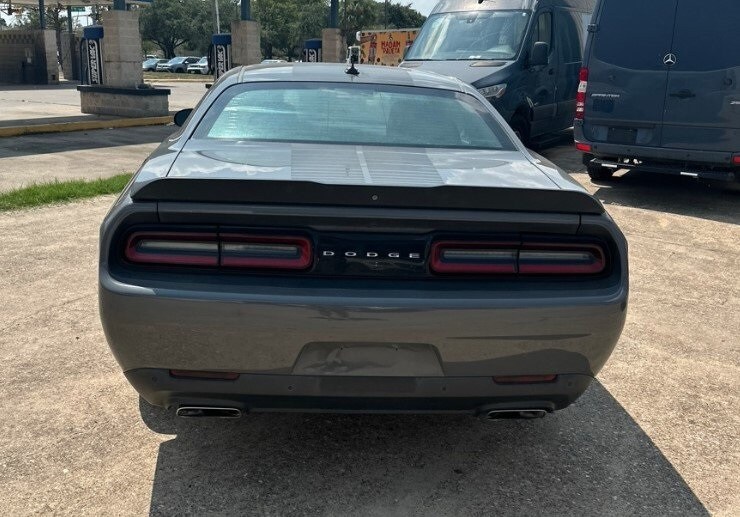 2017 Dodge Challenger R/T photo 2
