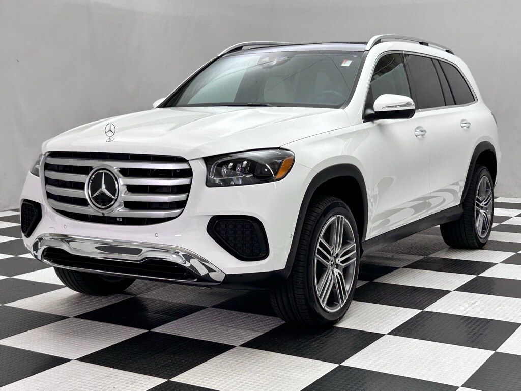 2024 Mercedes Benz GLS 450 photo 2