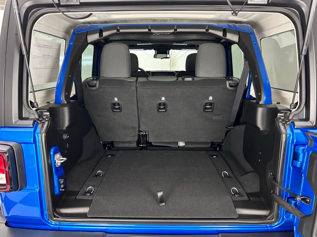 2025 Jeep Wrangler 4-Door Willys - Photo 14