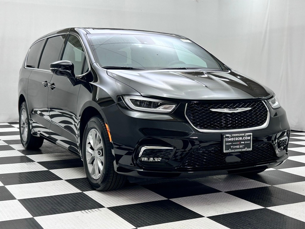 New 2026 Chrysler Pacifica Select Passenger Van