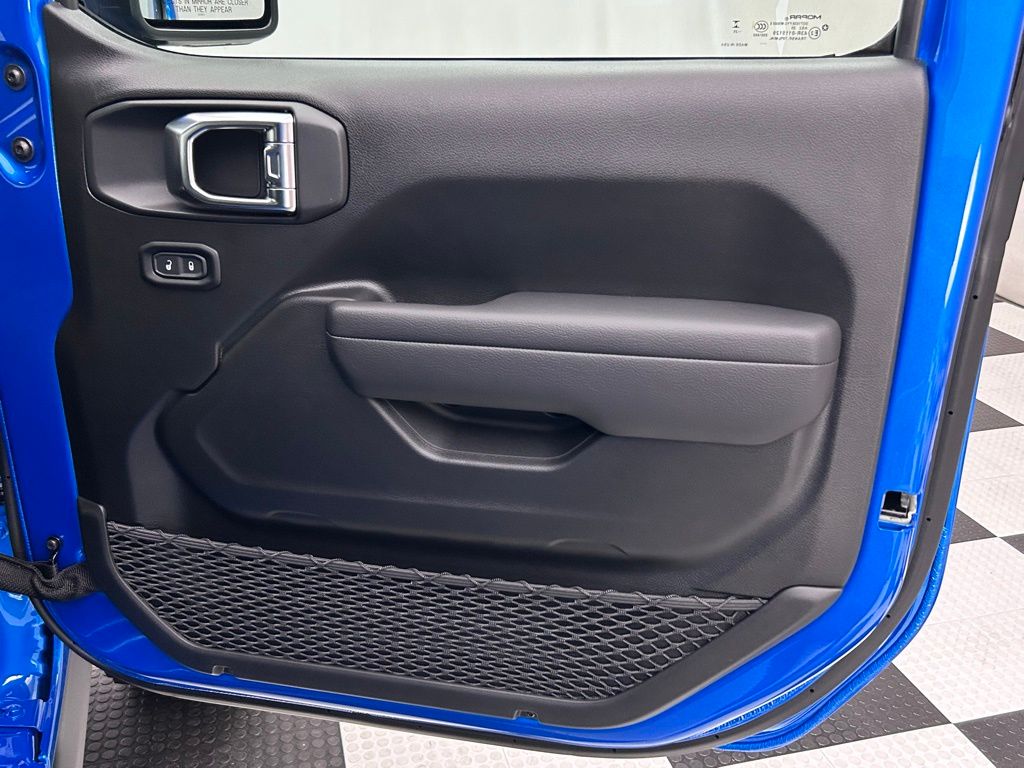 2025 Jeep Wrangler 4-Door Willys - Photo 33