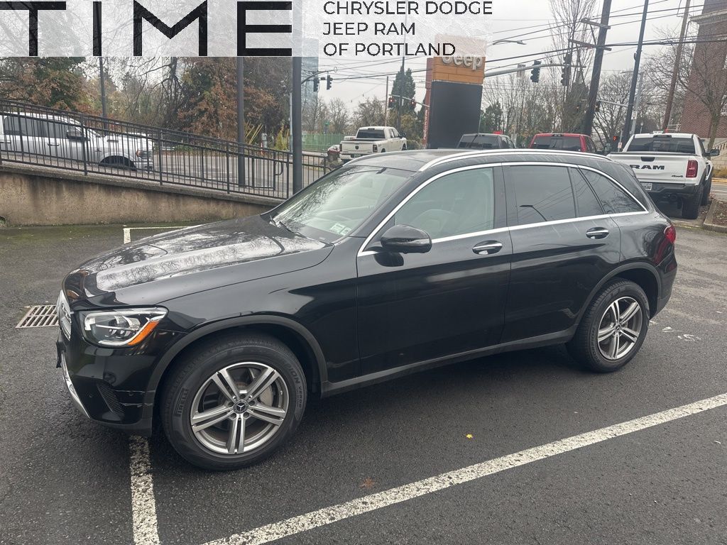 2022 Mercedes-Benz GLC GLC300's photo