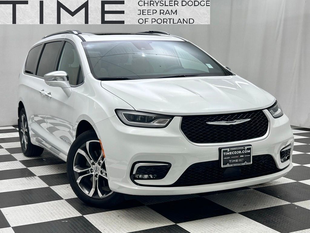 2022 Chrysler Pacifica Pinnacle's photo