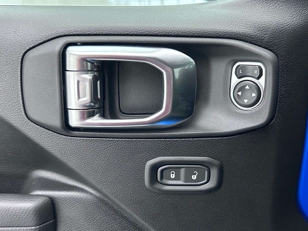 2025 Jeep Wrangler 4-Door Willys - Photo 20