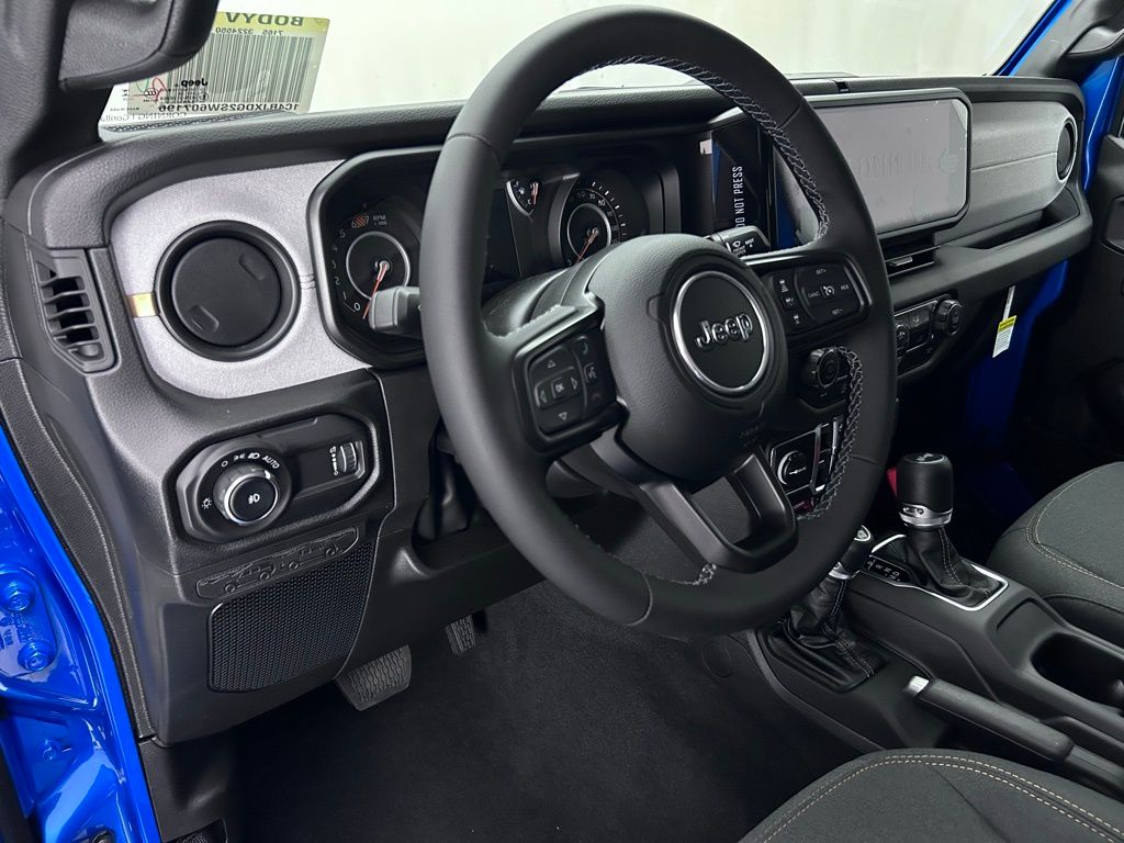 2025 Jeep Wrangler 4-Door Willys - Photo 24