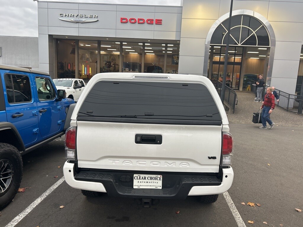 2020 Toyota Tacoma TRD Off-Road photo 2