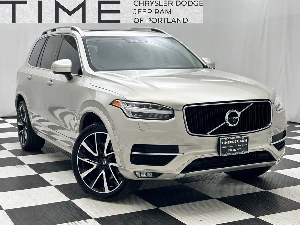 2018 Volvo XC90 T6 AWD Momentum's photo