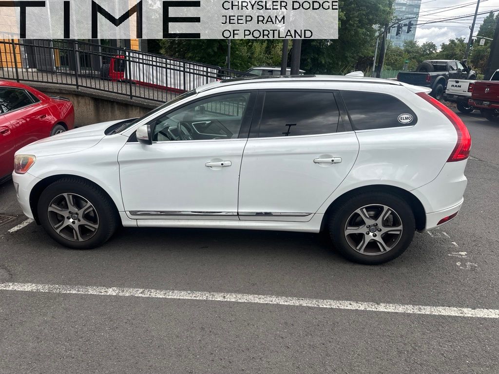 2014 Volvo XC60 T6 AWD Auto's photo