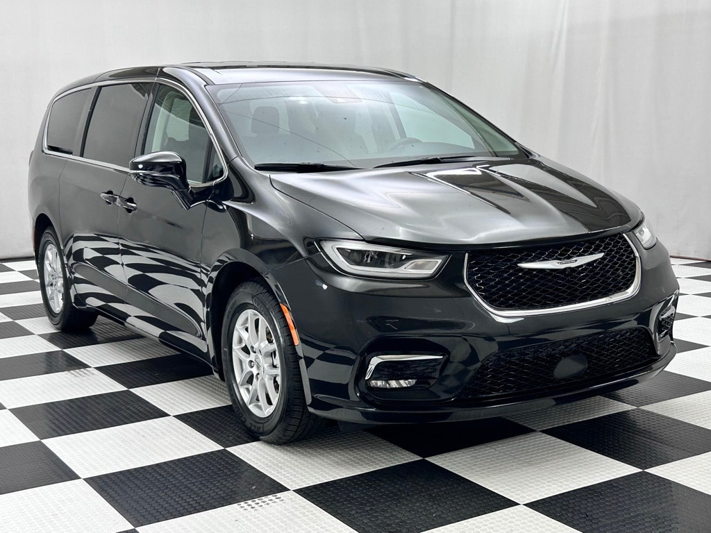 Certified 2024 Chrysler Pacifica Touring L with VIN 2C4RC1BG9RR101586 for sale in Portland, OR