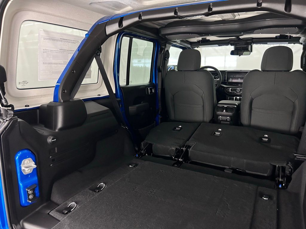 2025 Jeep Wrangler 4-Door Willys - Photo 17