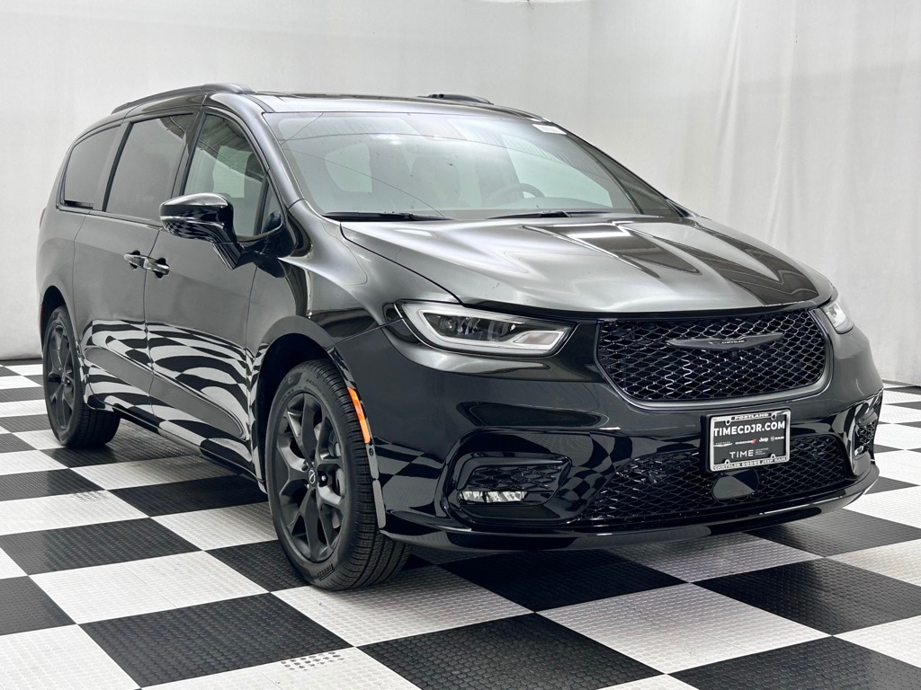 New 2026 Chrysler Pacifica Limited Passenger Van