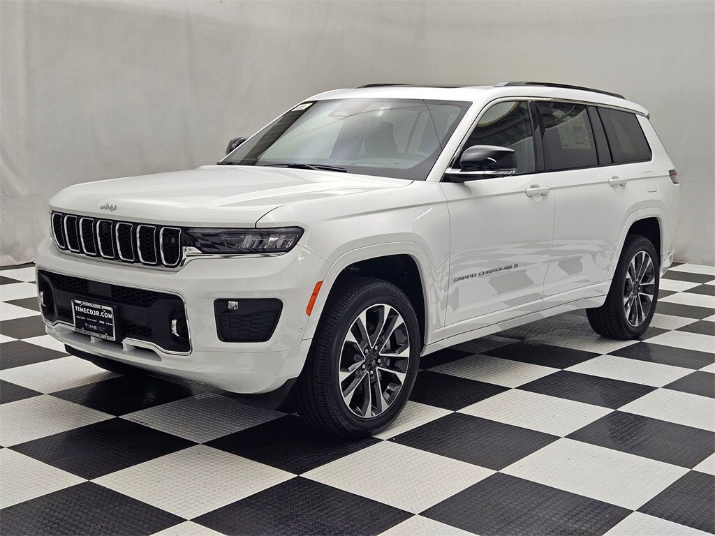 2025 Jeep Grand Cherokee Overland photo 3
