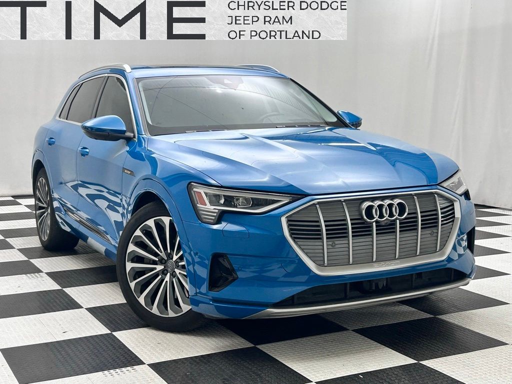 2019 Audi e-tron Prestige's photo