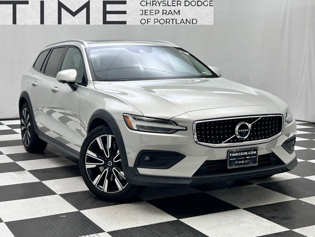 2020 Volvo V60 Cross Country T5 AWD Cross Country's photo