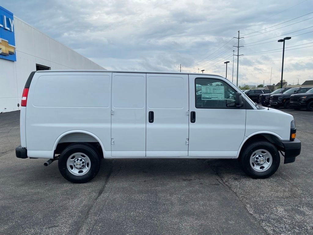 2025 Chevrolet Express Cargo Work Van - Photo 8