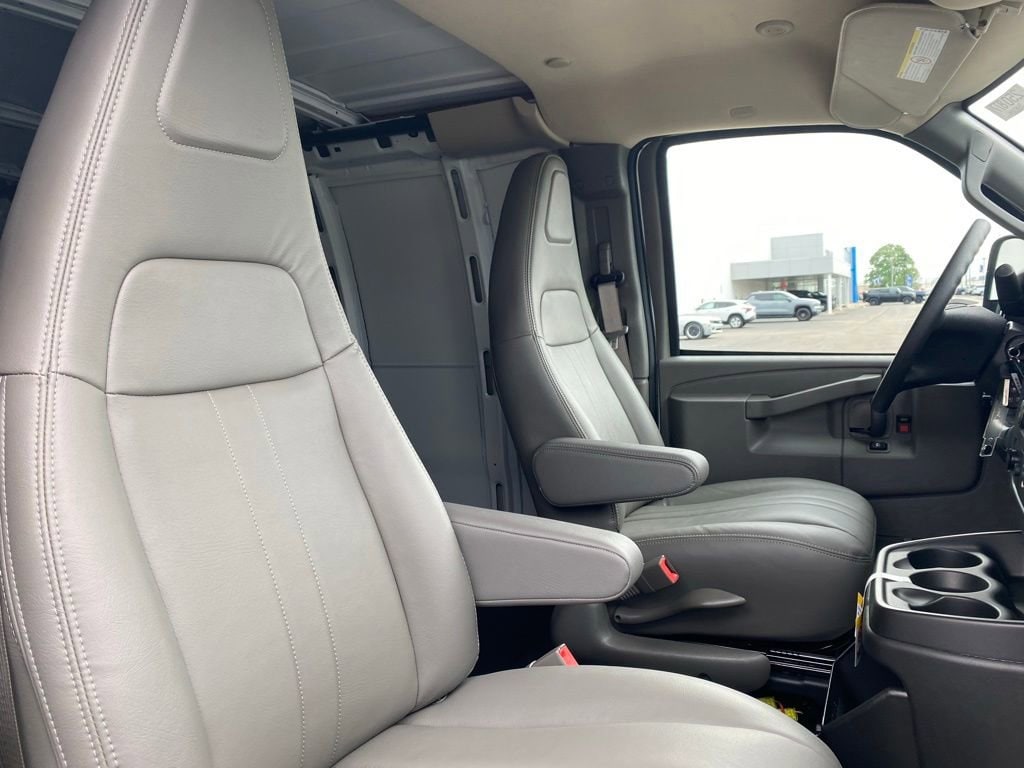 2025 Chevrolet Express Cargo Work Van - Photo 16