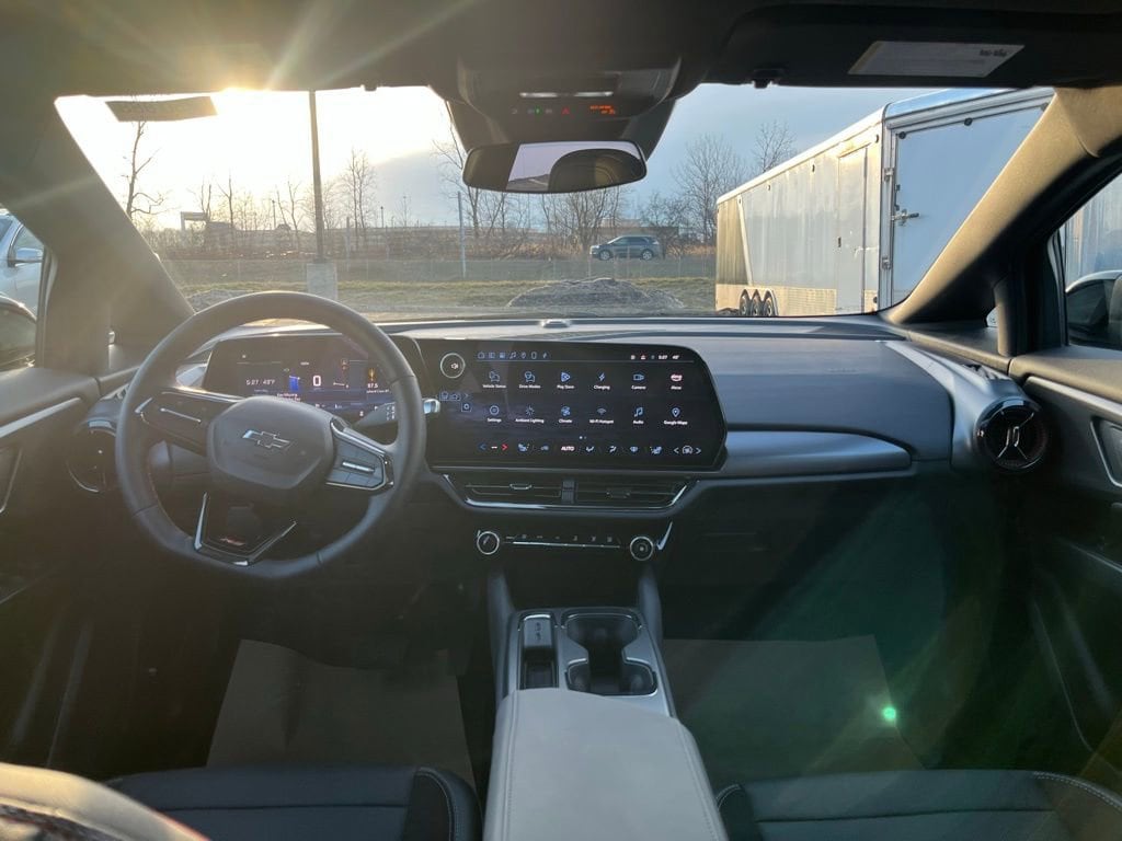 2025 Chevrolet Equinox EV RS - Photo 23