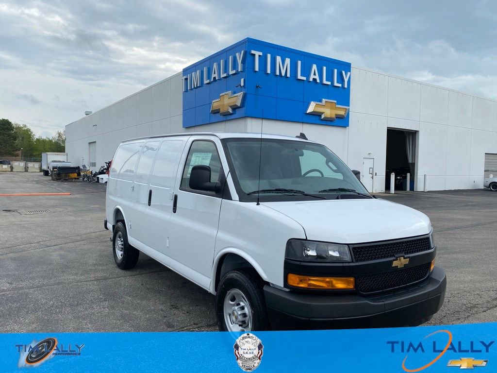 2025 Chevrolet Express 2500 Work Van HD's photo