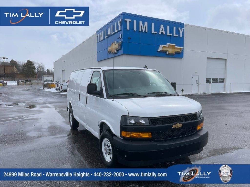 2025 Chevrolet Express 2500 Work Van HD's photo